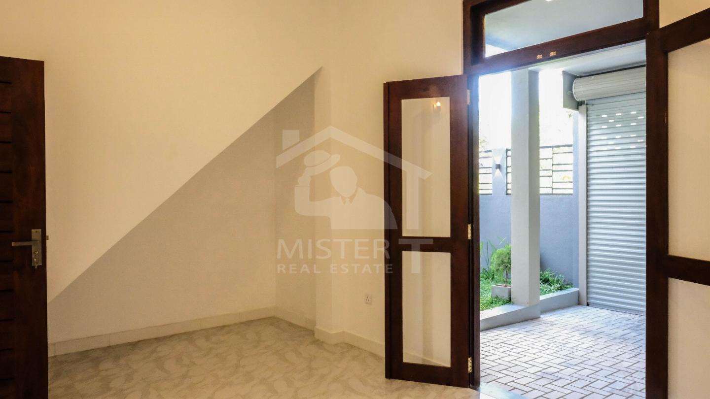 House for Sale in Kahathuduwa- image 4