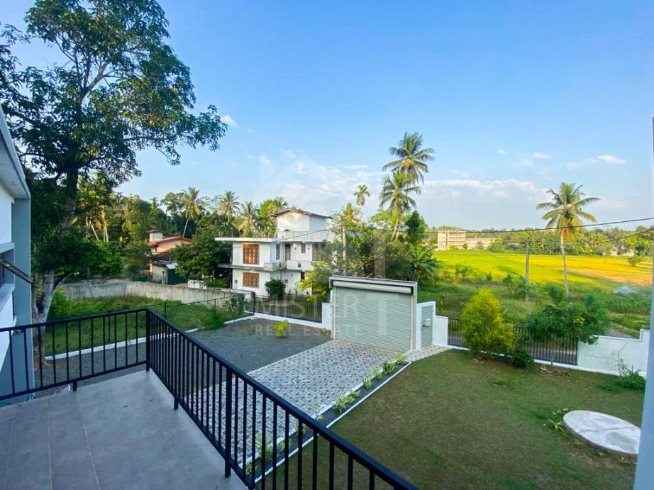 House For Sale in Kahathuduwa- image 4