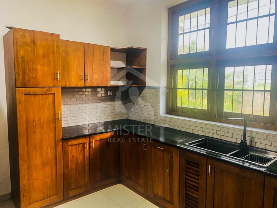 House For Sale in Kahathuduwa- image 5