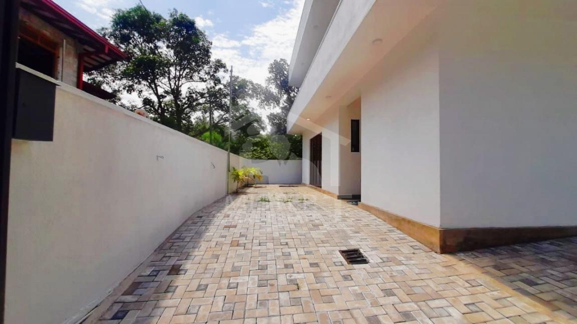 House For Sale in Pelawatte- image 6