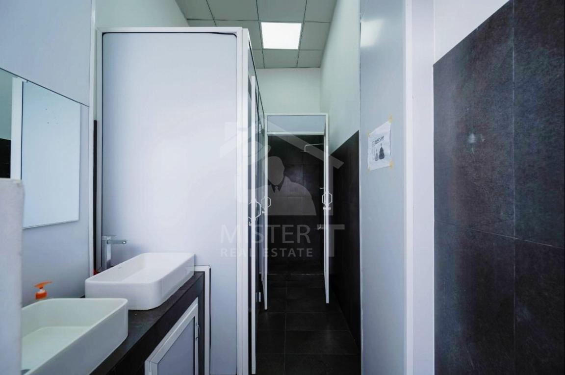 Commercial Property For Sale in Rajagiriya- image 7