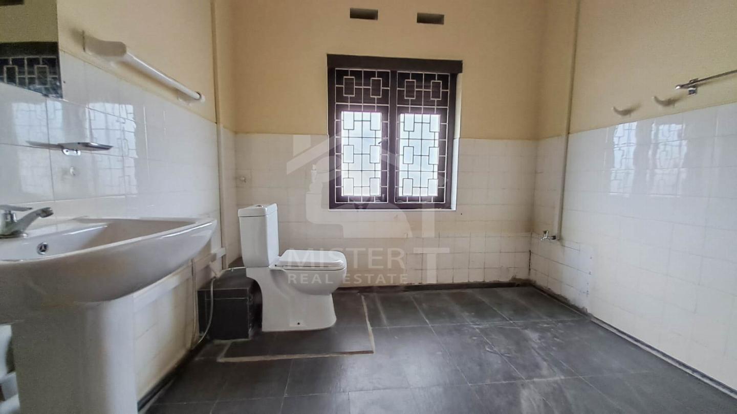 House For Sale in Colombo 05- image 8