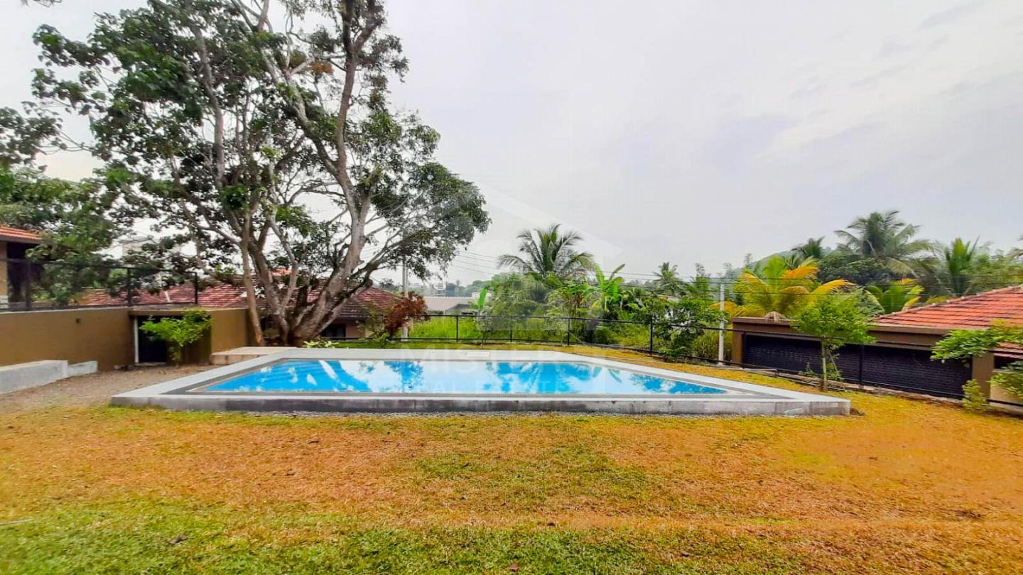 Villa For Sale in Galle - image 9