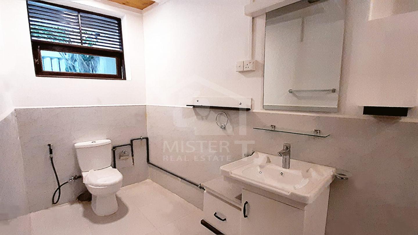 House for Sale in Colombo 08- image 10