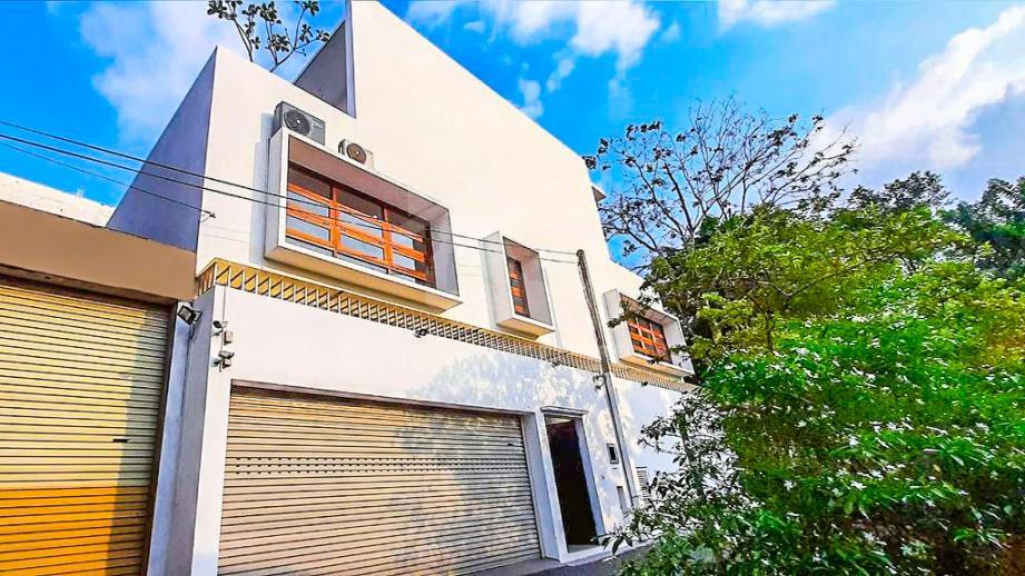 Luxury House for Sale in Thalawathugoda - image 1