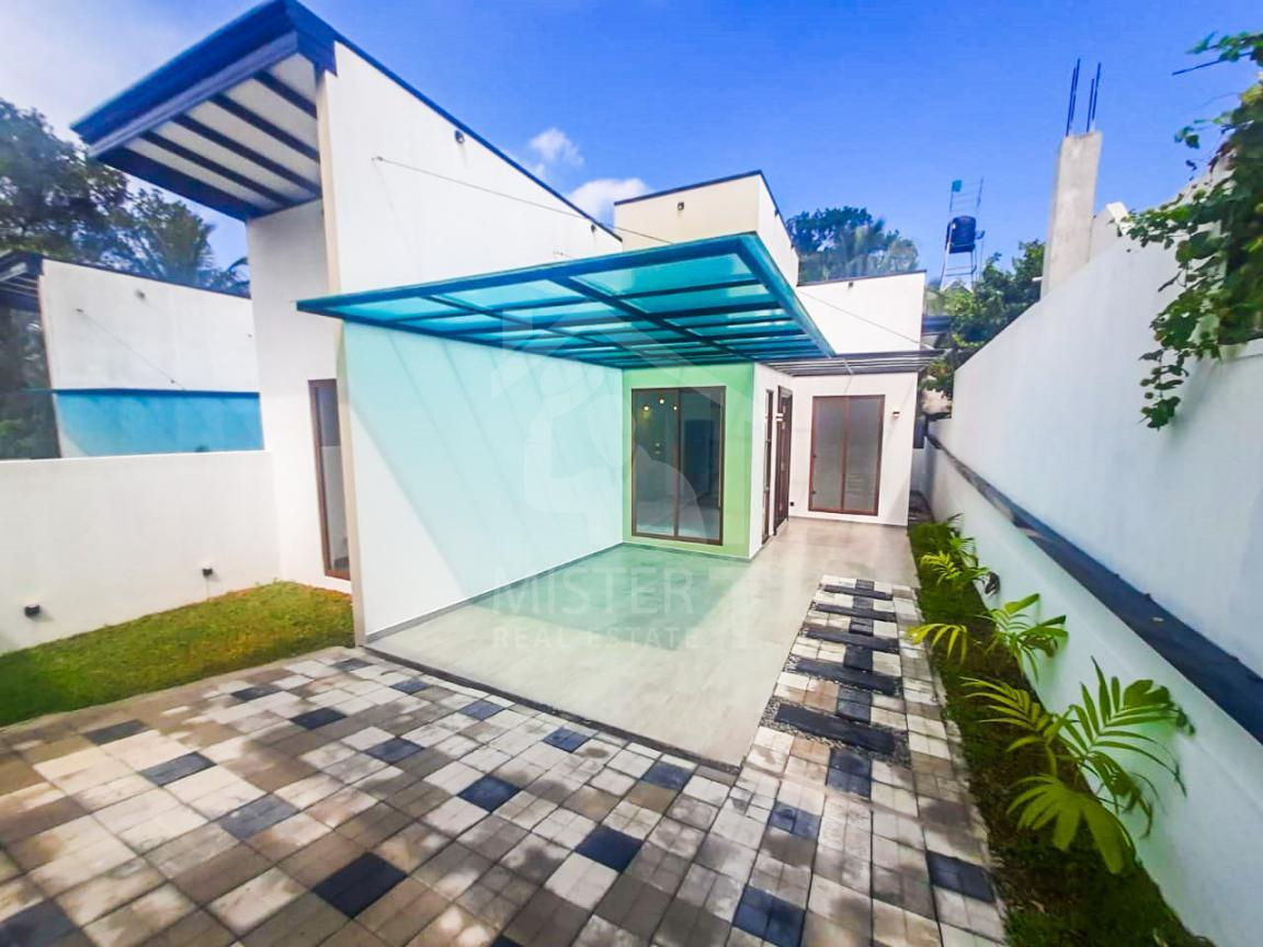 House for Sale in Polgasowita - image 1