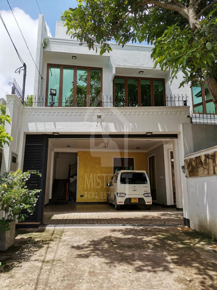 House for Sale in Boralesgamuwa- image 1