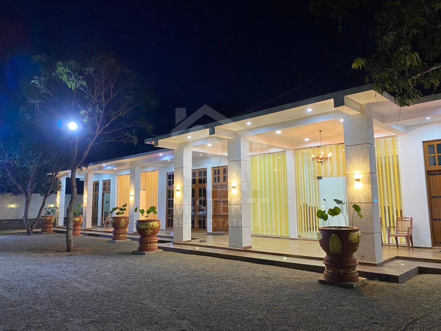 Hotel for Sale in Kataragama - image 1