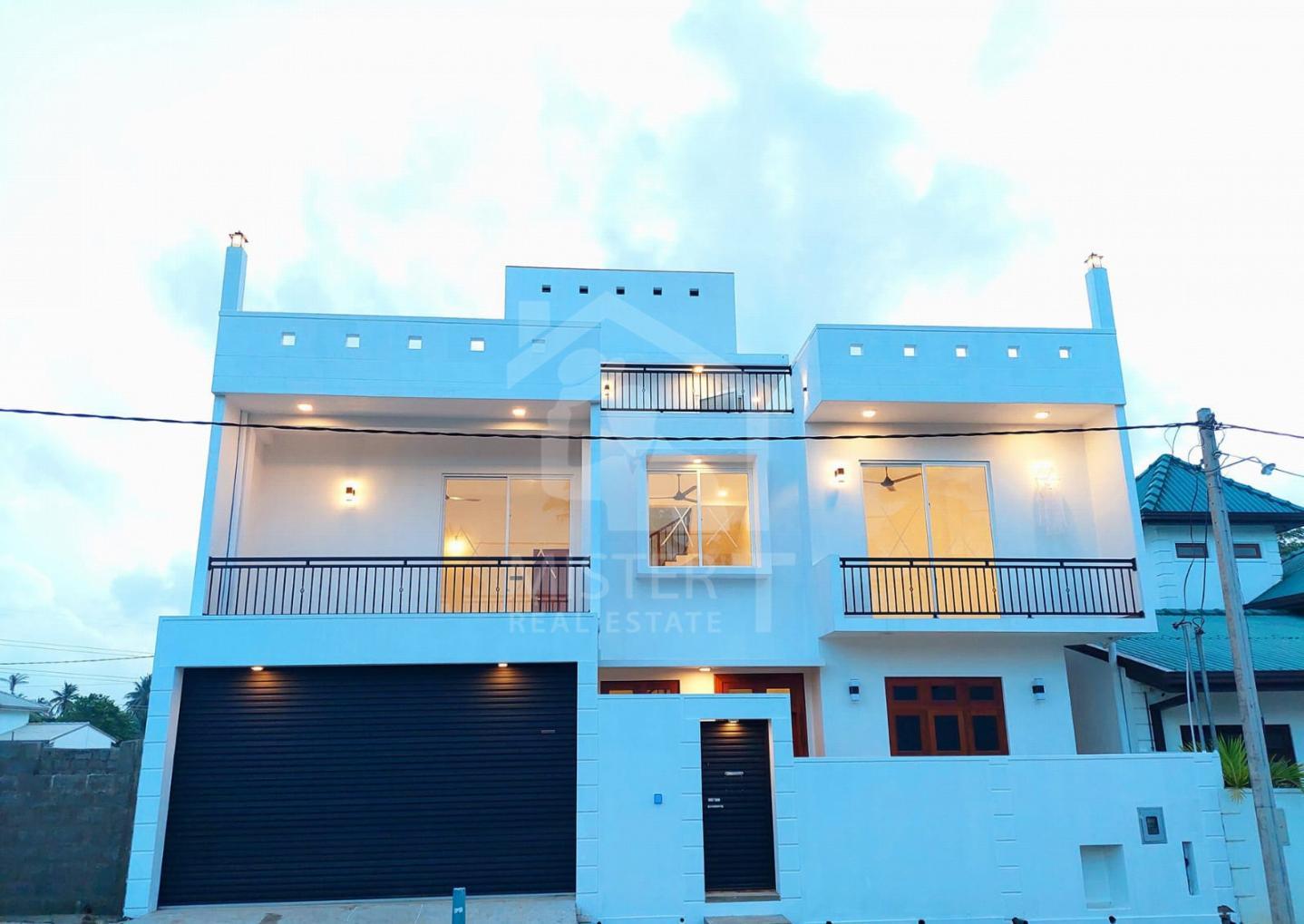 House for Sale in Athurugiriya - image 1