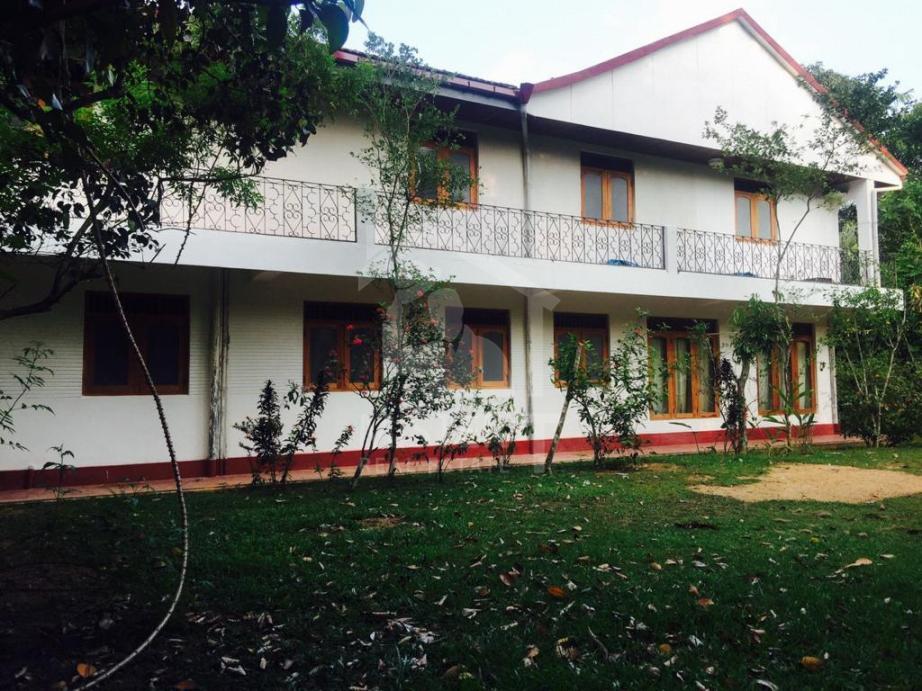 Villa for Sale in Galle - image 1