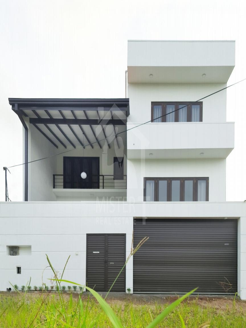 House for Sale in Padukka - image 1