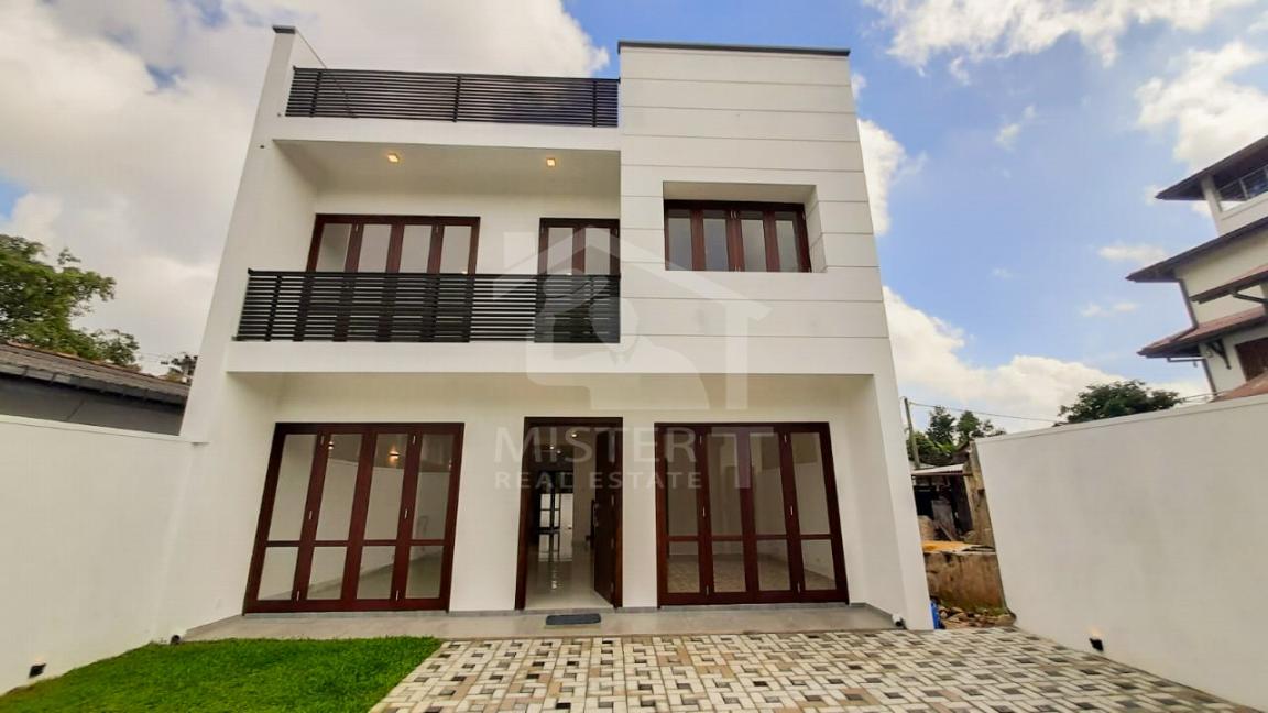  House For Sale in Athurugiriya - image 1