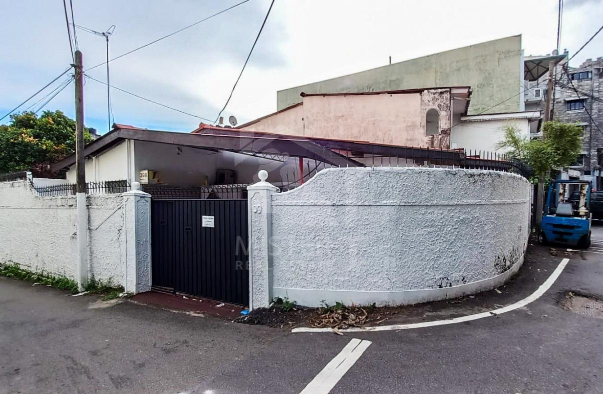 House for Sale in Mount Lavinia - image 1