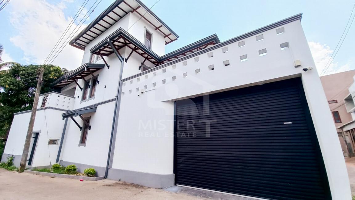 House for Sale in Boralesgamuwa - image 1