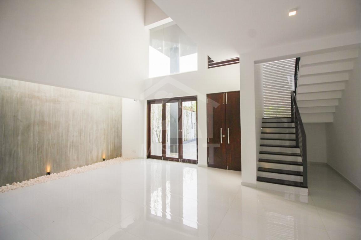 House for Sale in Athurugiriya - image 2