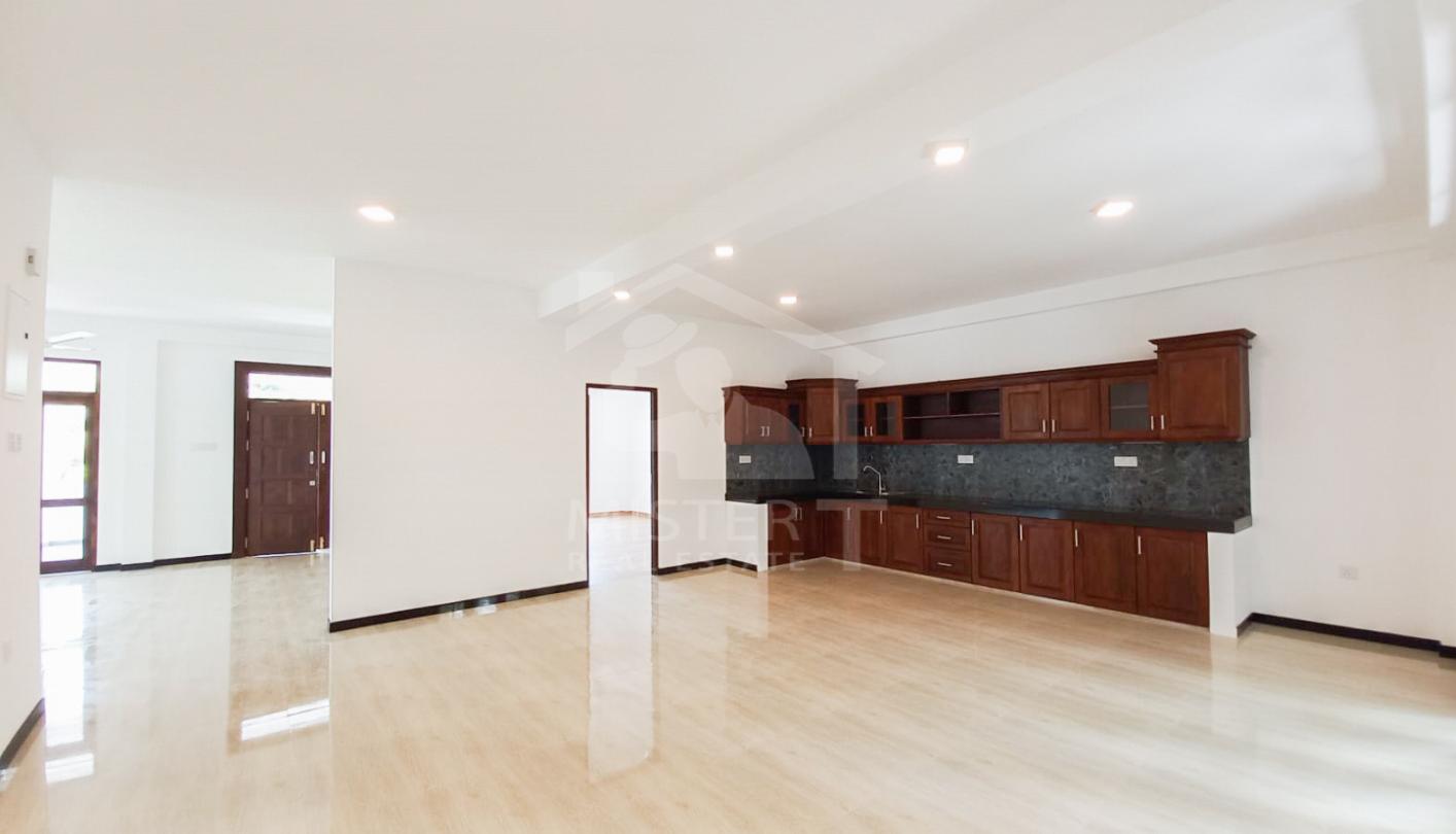 Luxury House for Sale in Malabe - image 2