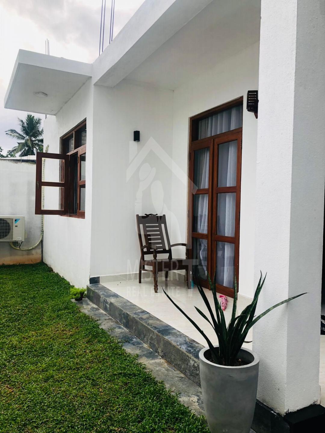 House for Sale in Kotikawatta - image 3