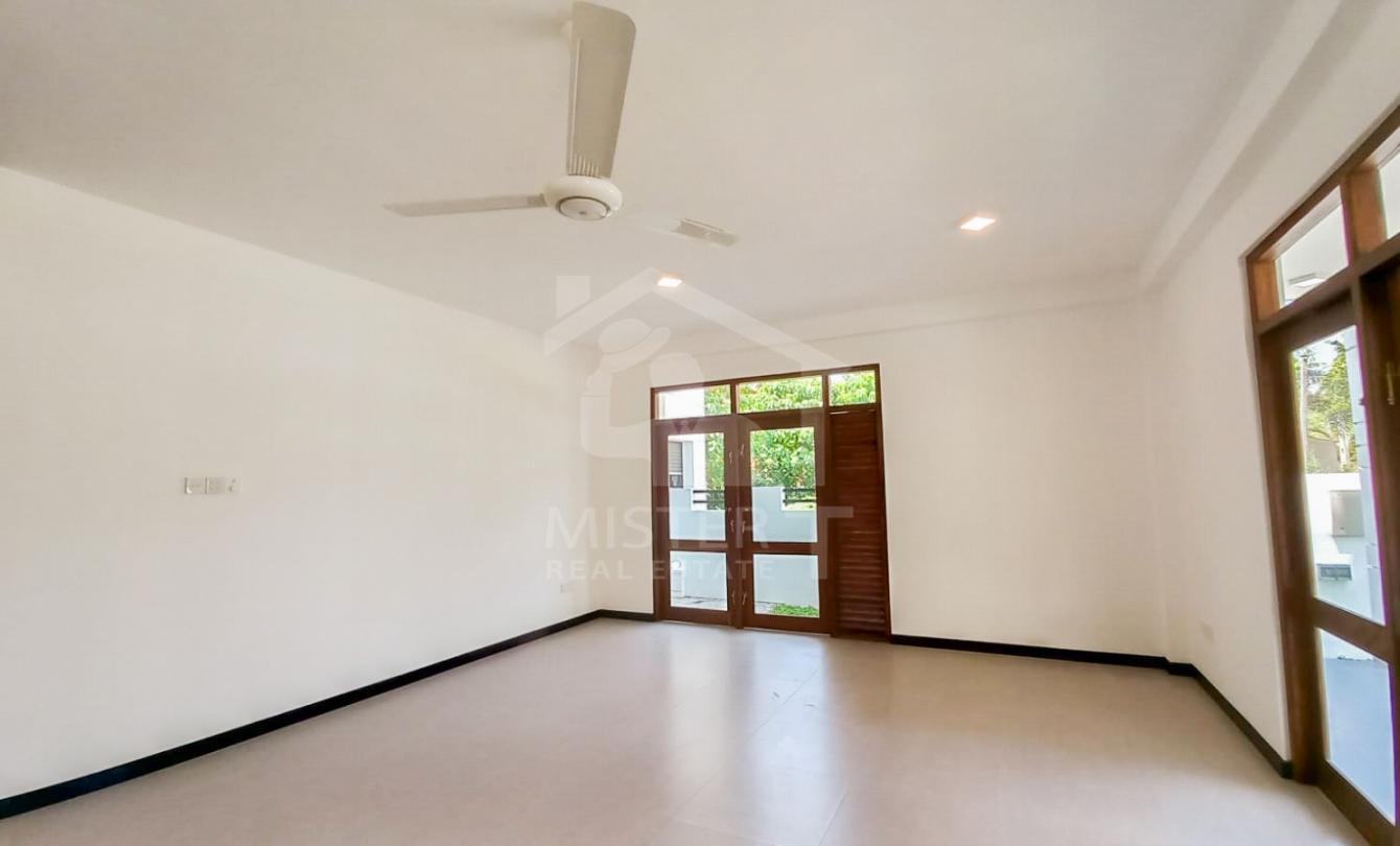 Luxury House for Sale in Malabe - image 3