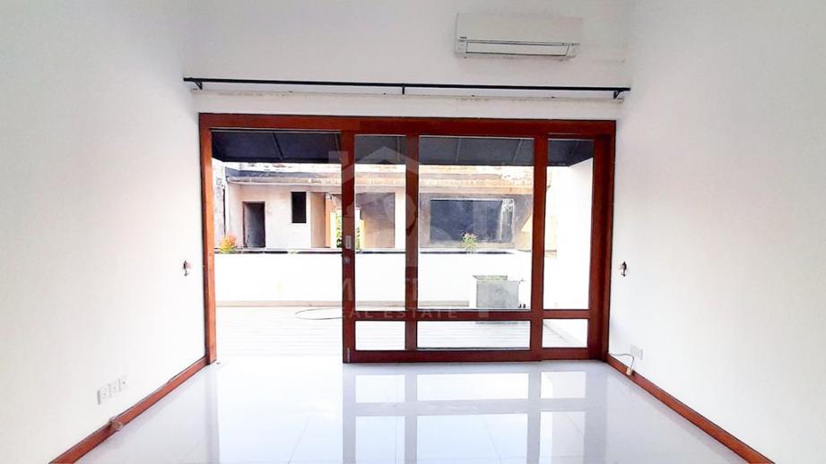 Luxury House for Sale in Thalawathugoda - image 4