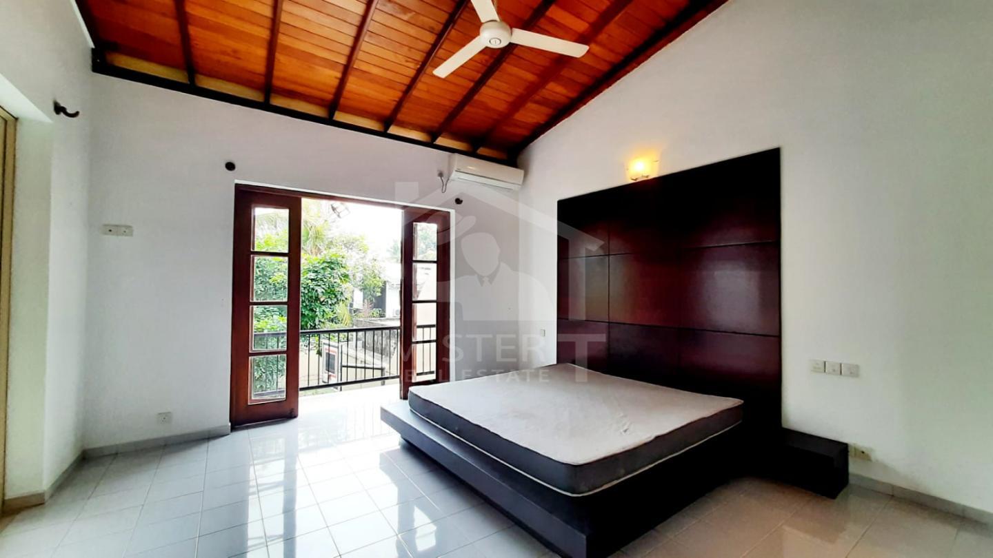 House for Sale in Boralesgamuwa- image 4