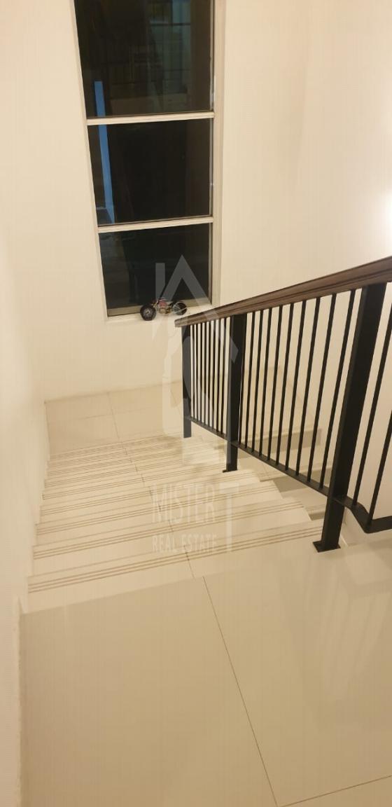 House for Sale at Lake Breeze Complex- image 4