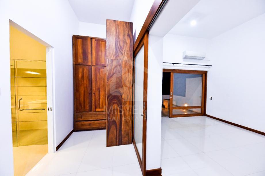 Luxury House for Sale in Thalawathugoda - image 5
