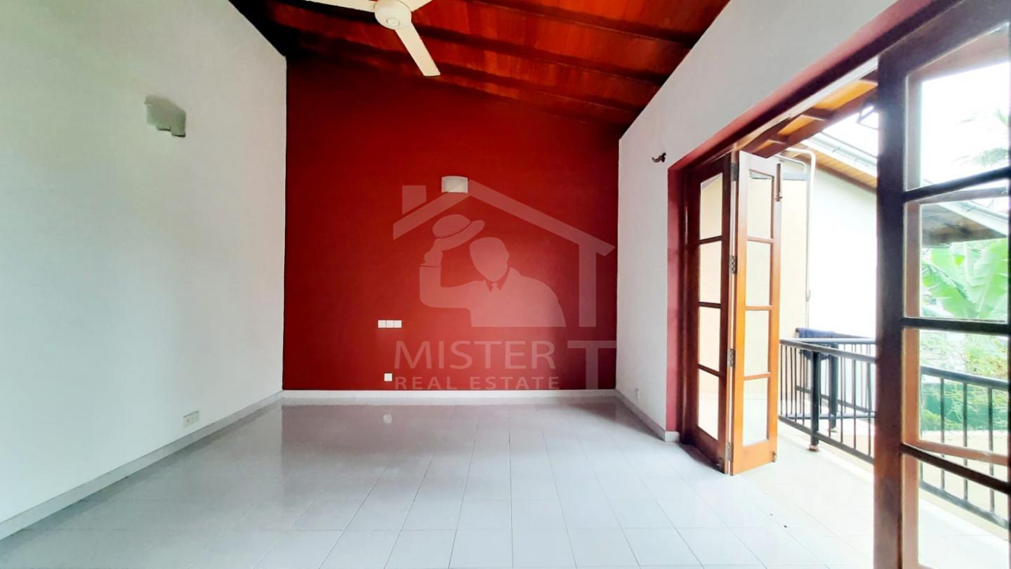 House for Sale in Boralesgamuwa- image 5