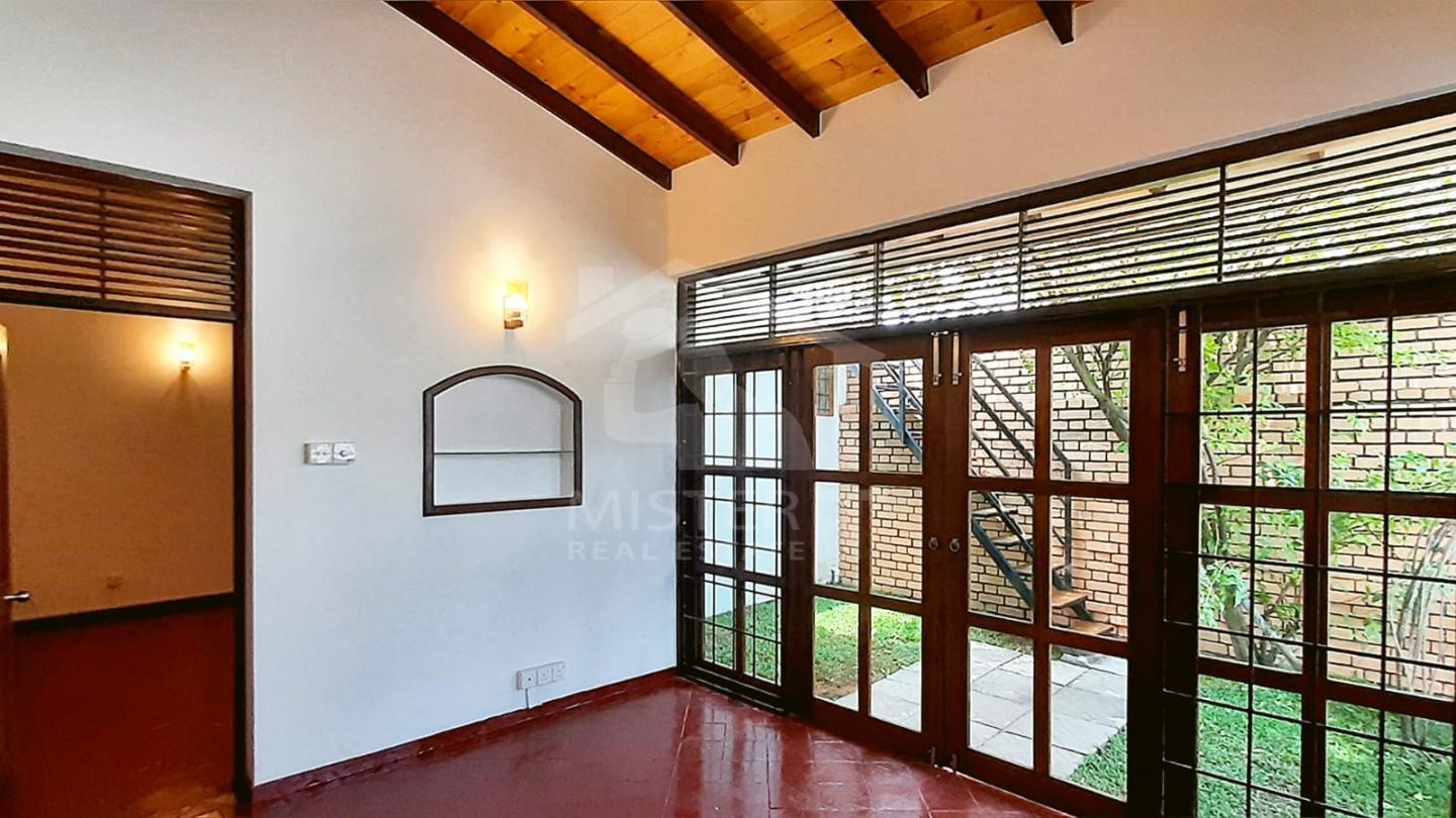 House for Sale in Colombo 08- image 6