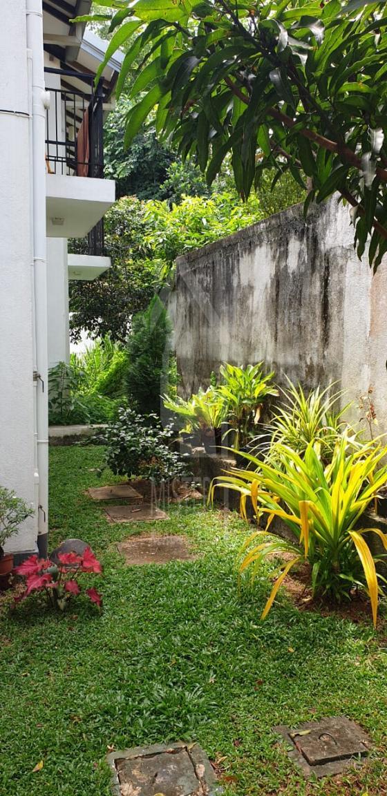 House for Sale at Lake Breeze Complex- image 6