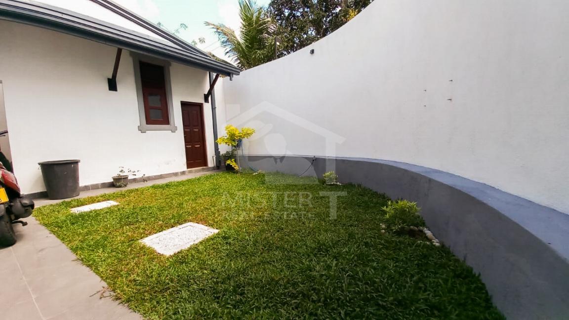 House for Sale in Boralesgamuwa - image 6