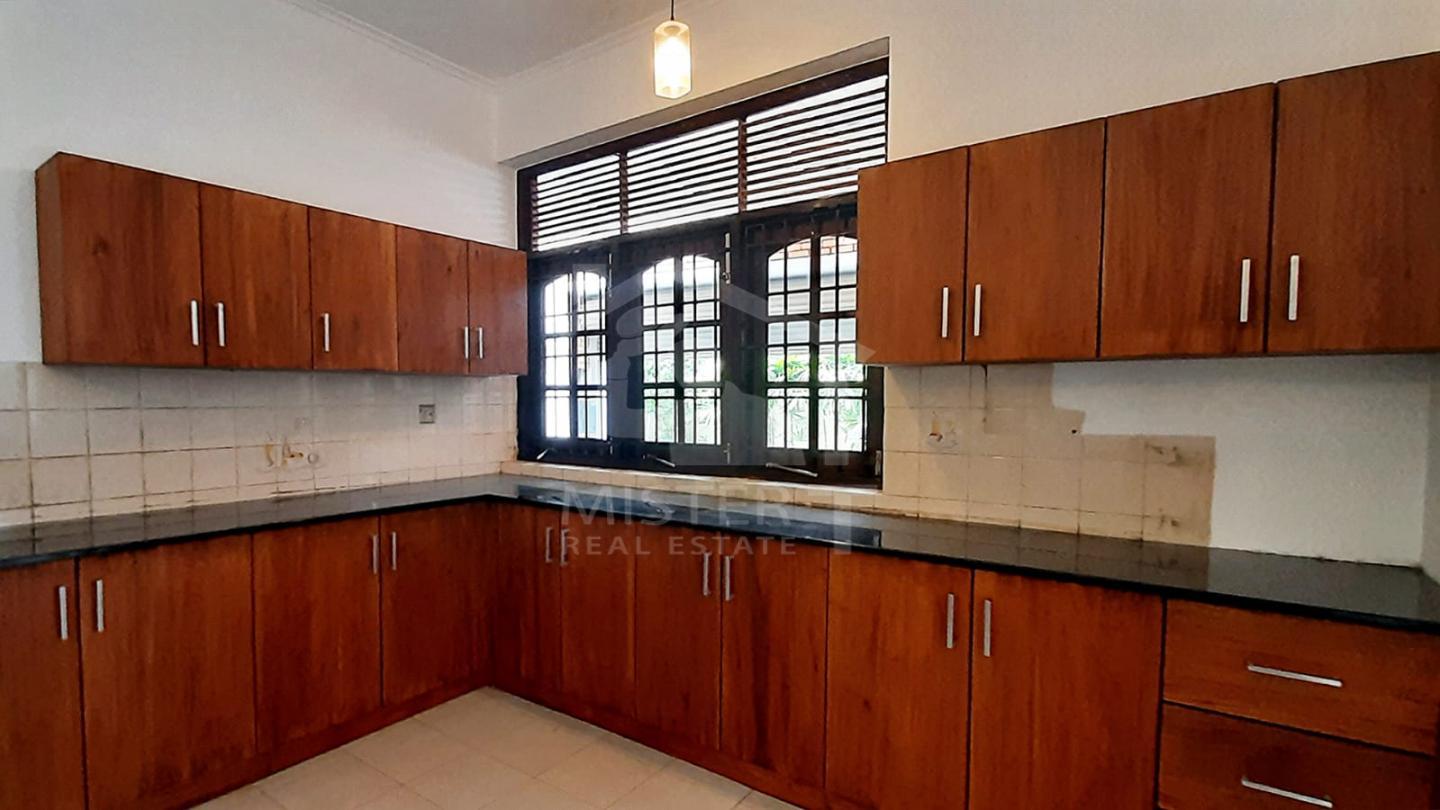 House for Sale in Colombo 08- image 7