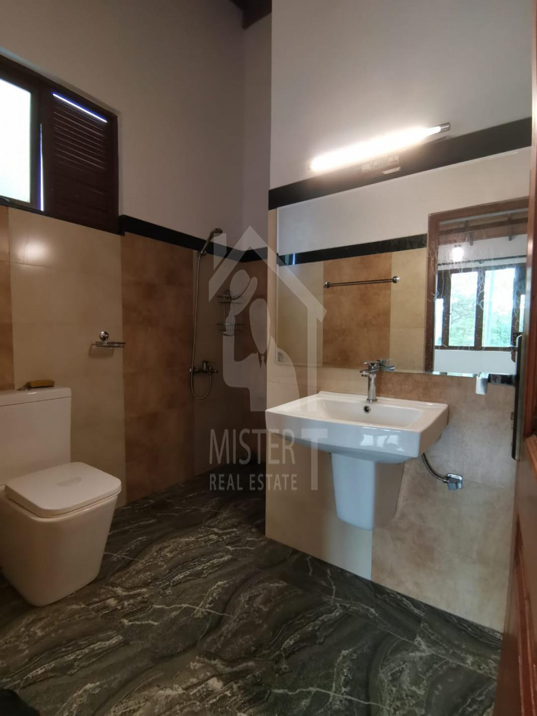 House for Sale in Boralesgamuwa- image 7