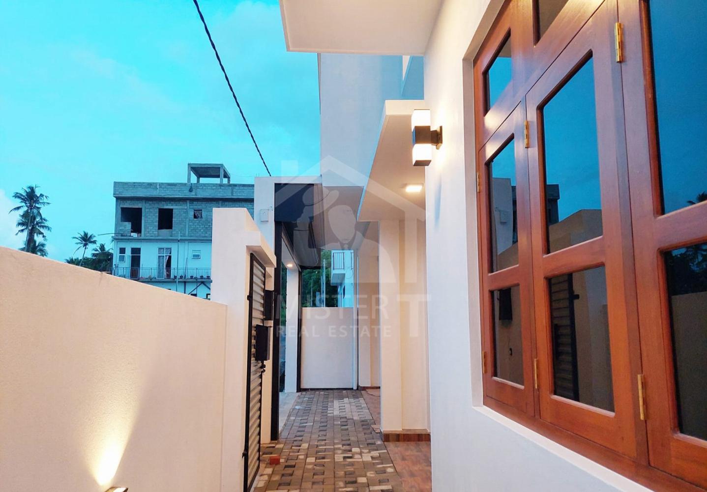 House for Sale in Athurugiriya - image 8