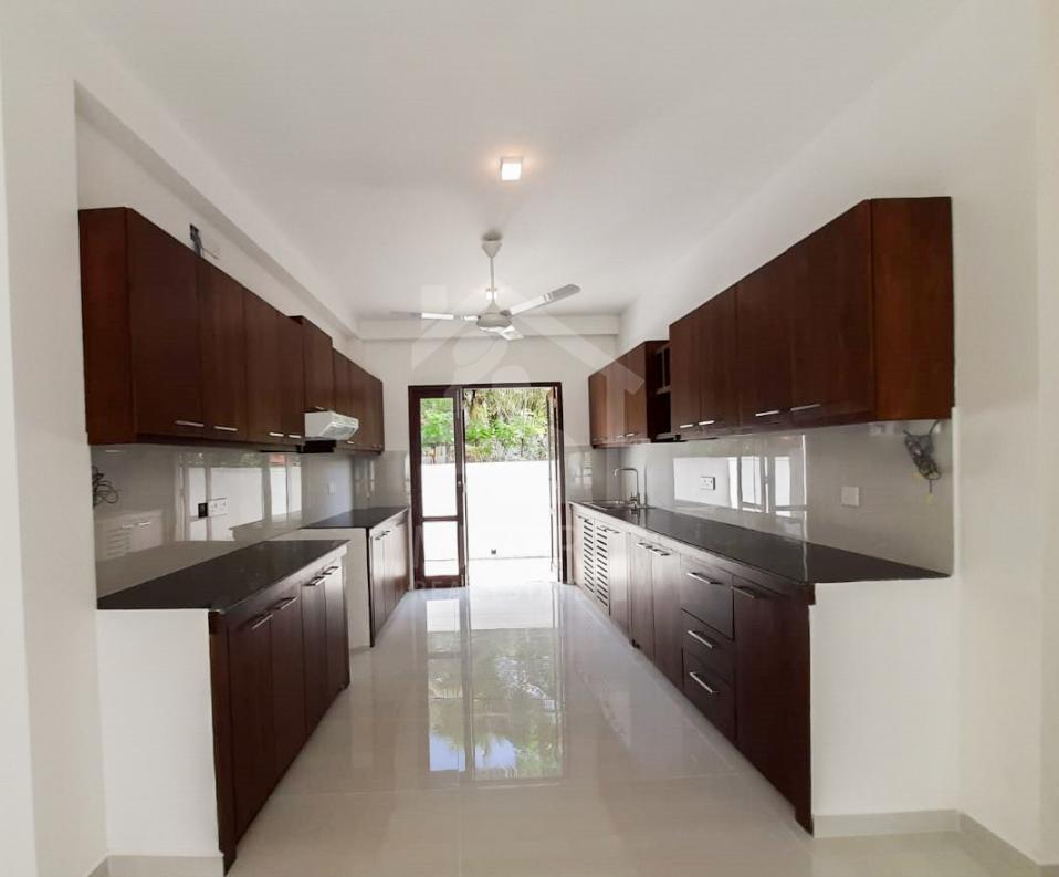  House For Sale in Athurugiriya - image 8