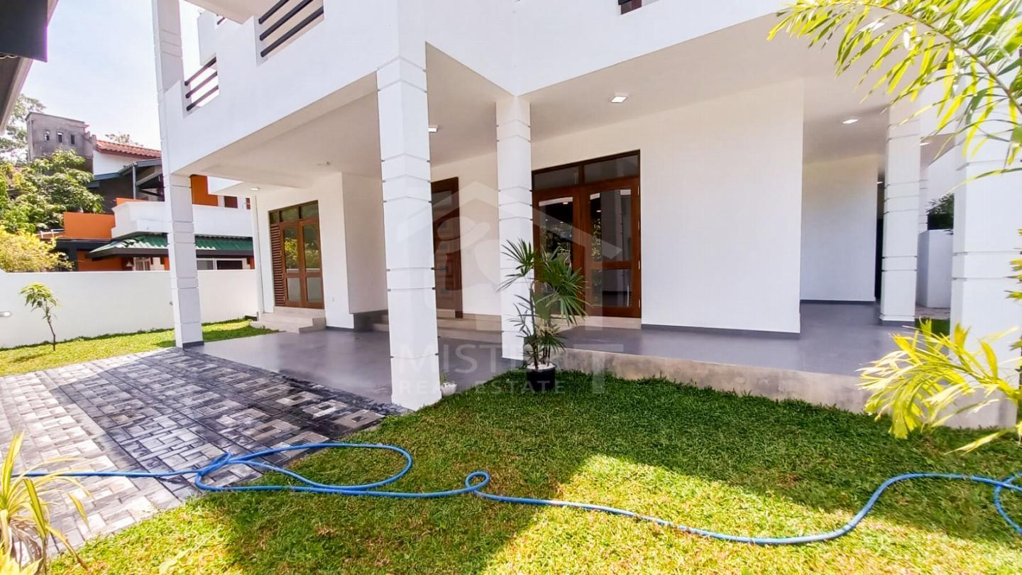 Luxury House for Sale in Malabe - image 9